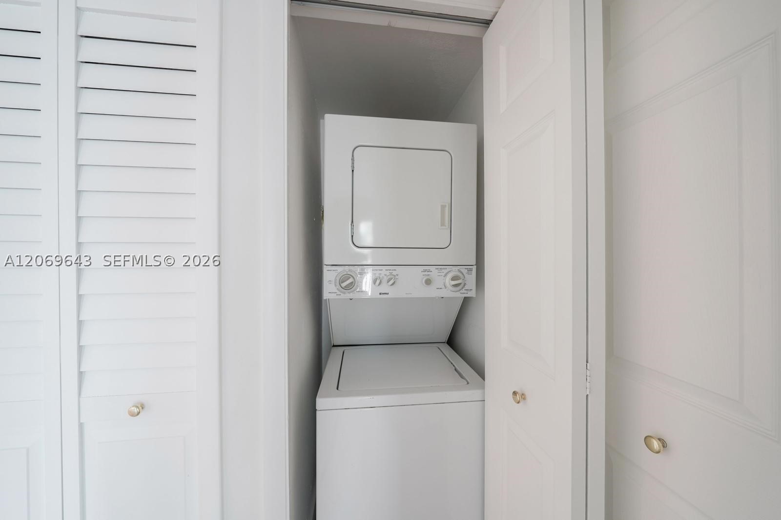 185 Lakeview Dr #201, Weston FL 33326