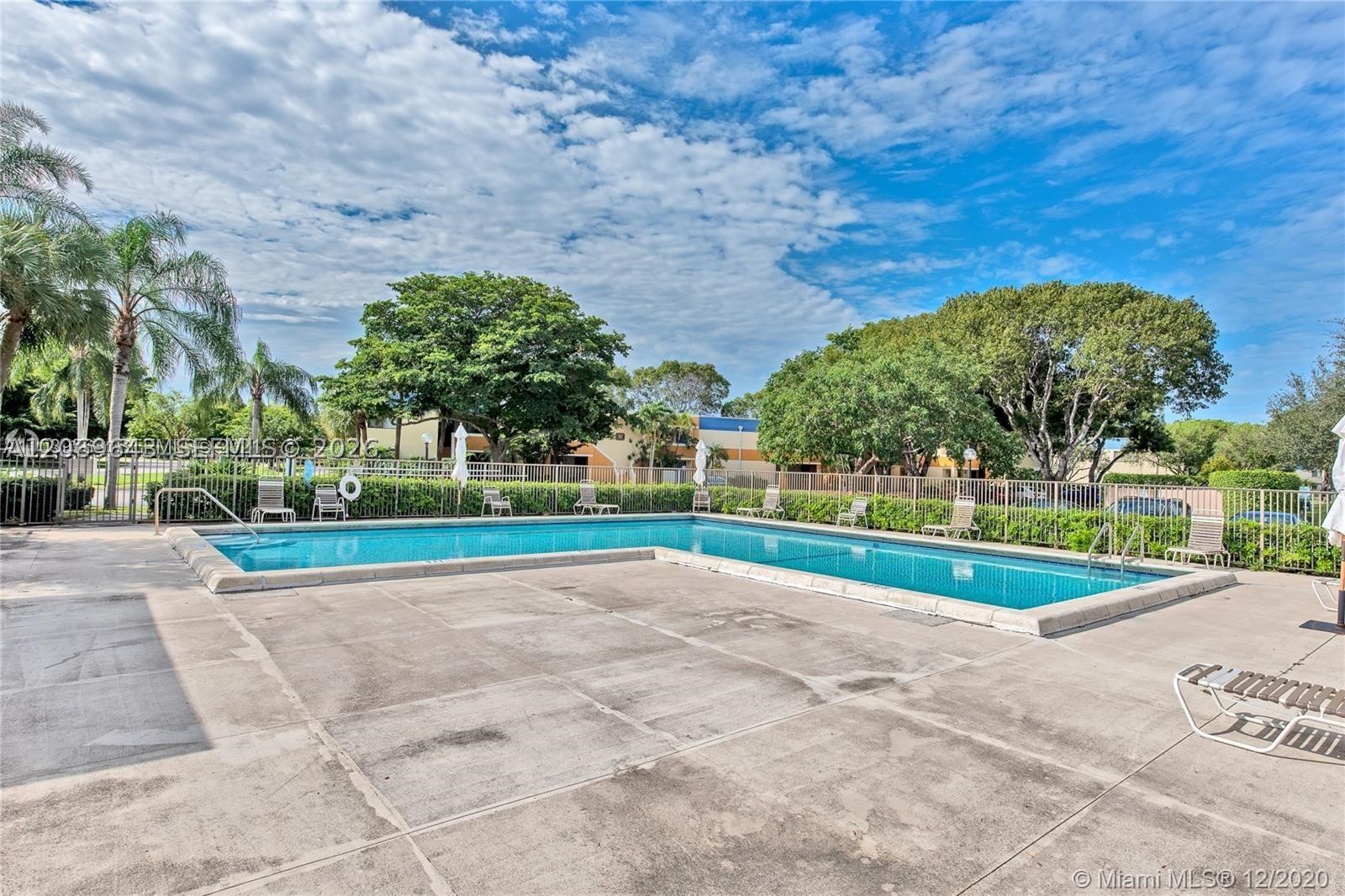 185 Lakeview Dr #201, Weston FL 33326