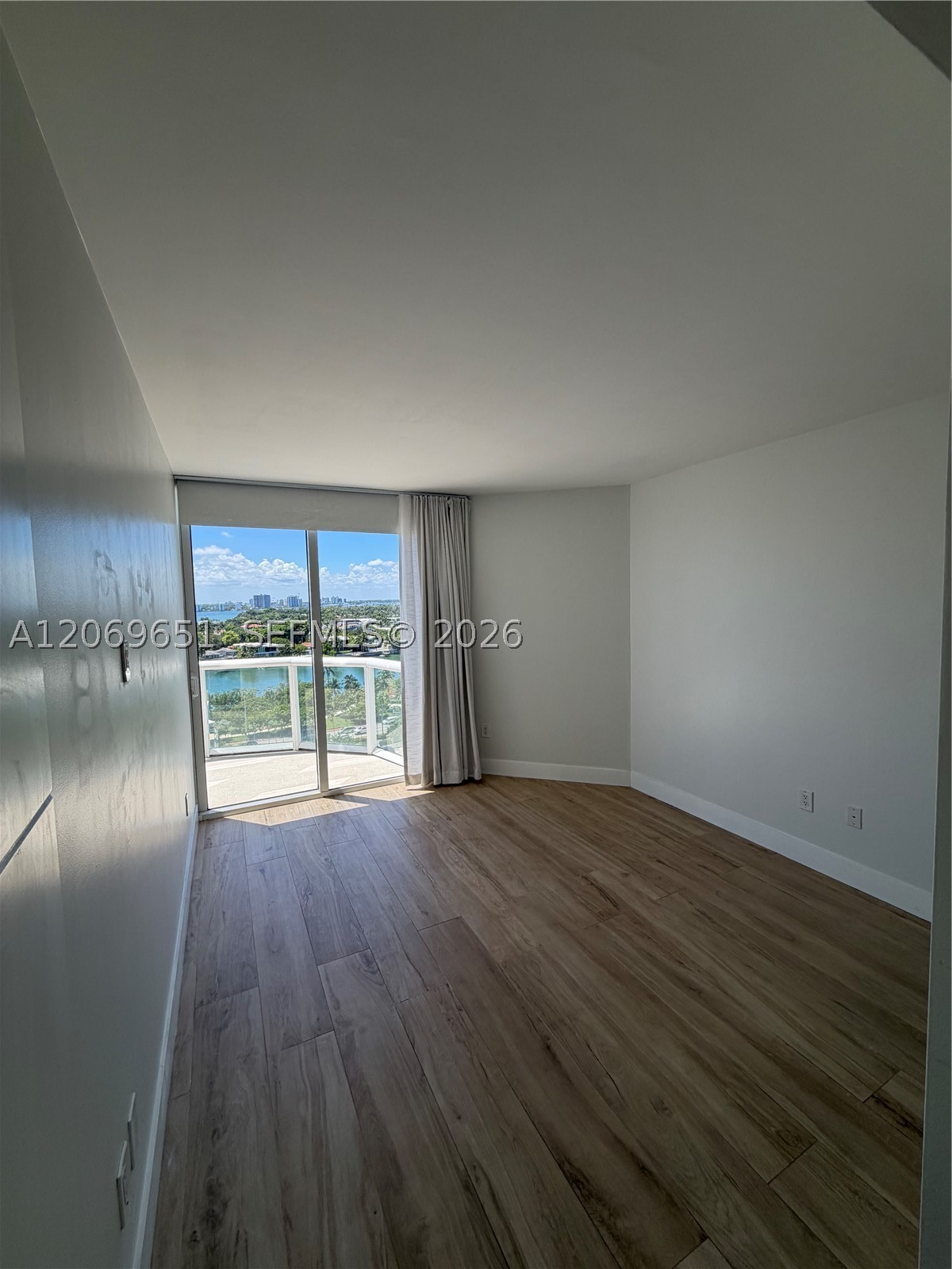 6365 Collins Ave #1407, Miami Beach FL 33141