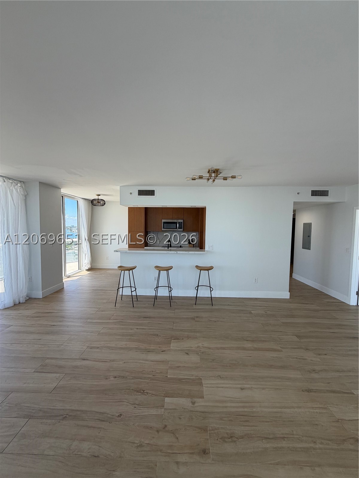 6365 Collins Ave #1407, Miami Beach FL 33141