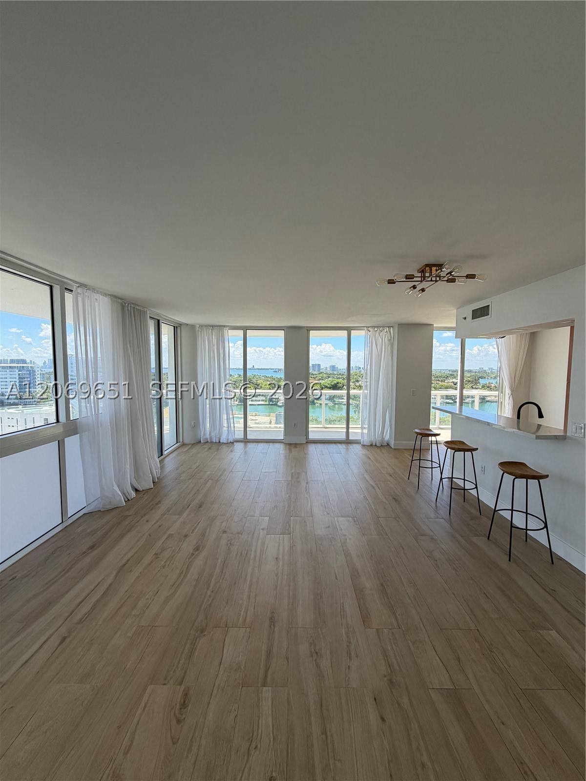6365 Collins Ave #1407, Miami Beach FL 33141