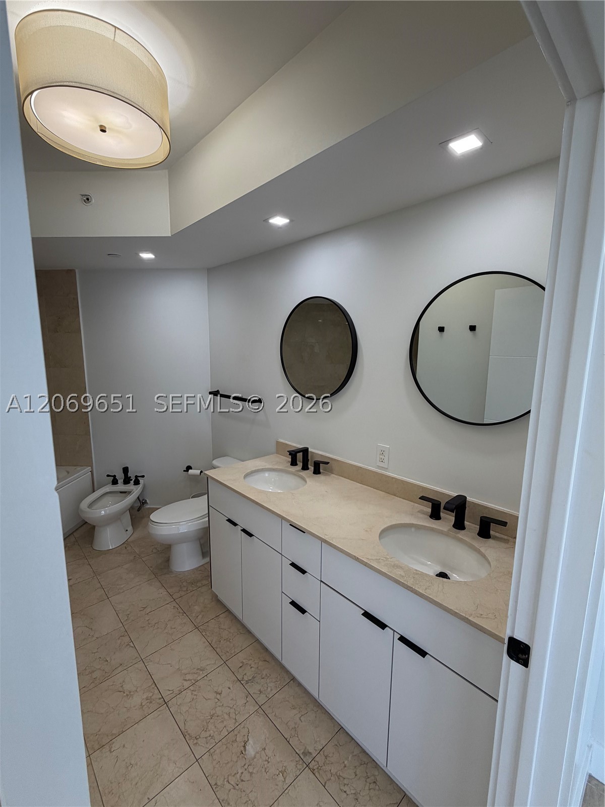 6365 Collins Ave #1407, Miami Beach FL 33141