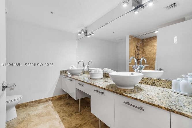 41 SE 5th St #308, Miami FL 33131