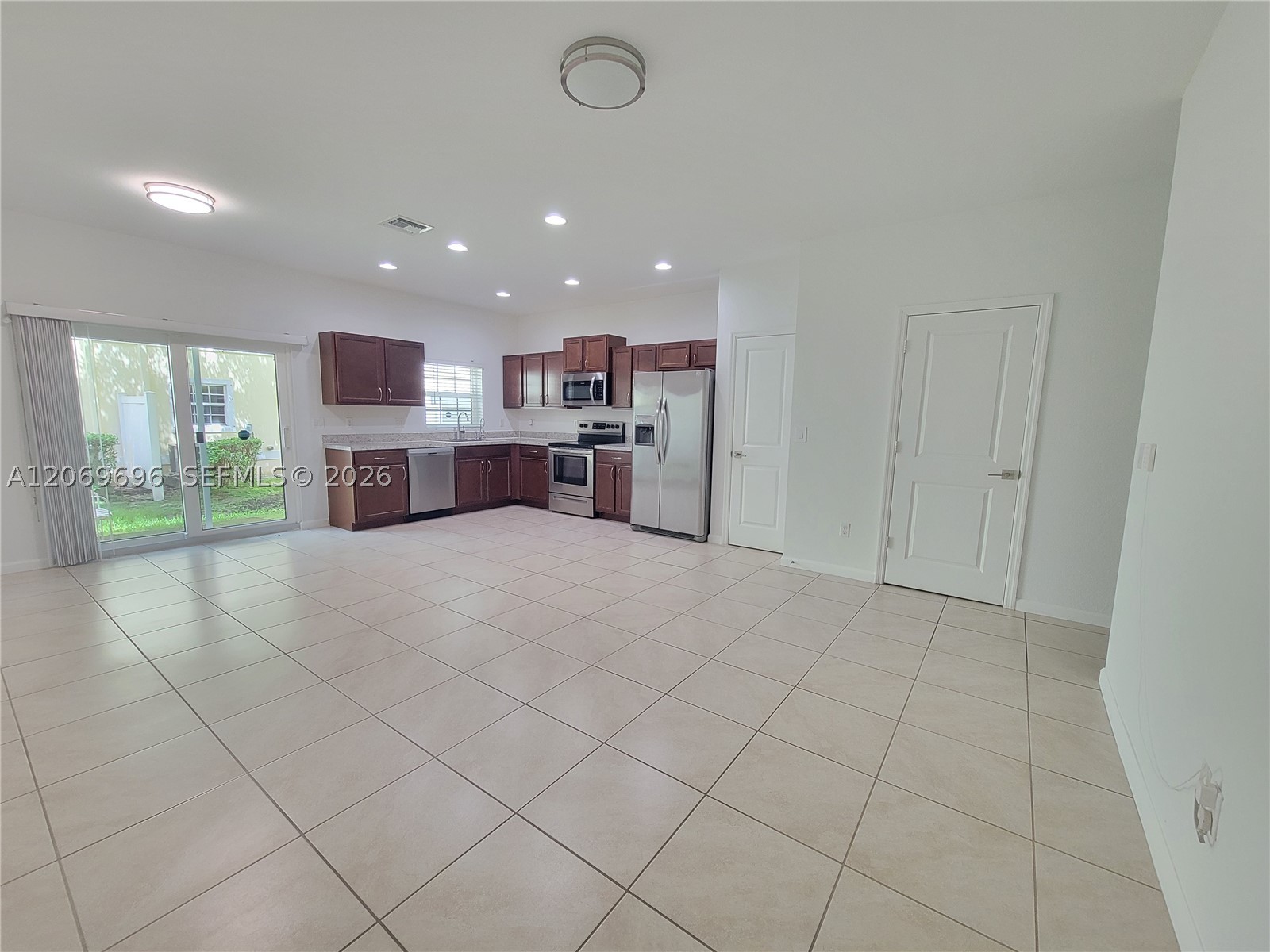 1107 NW 40th Ter #1107, Lauderhill FL 33313