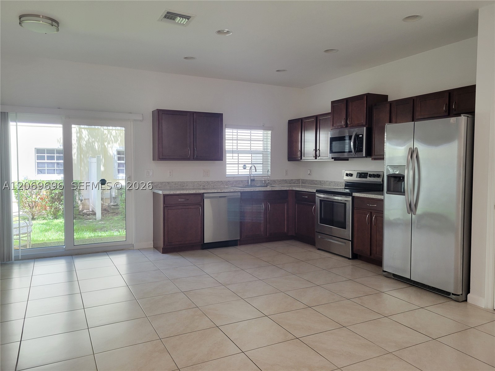 1107 NW 40th Ter #1107, Lauderhill FL 33313