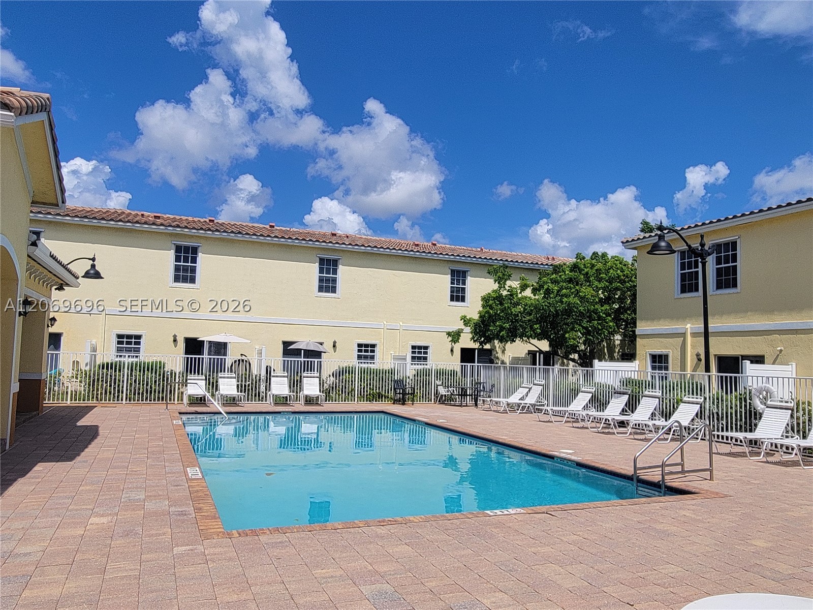 1107 NW 40th Ter #1107, Lauderhill FL 33313