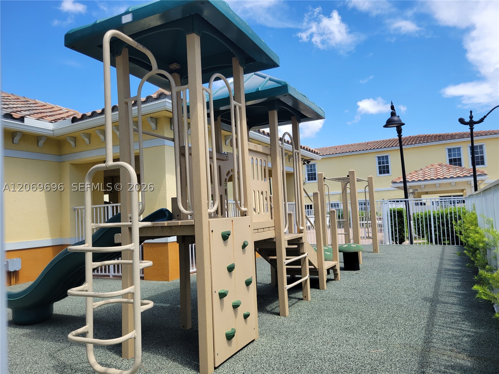 1107 NW 40th Ter #1107, Lauderhill FL 33313