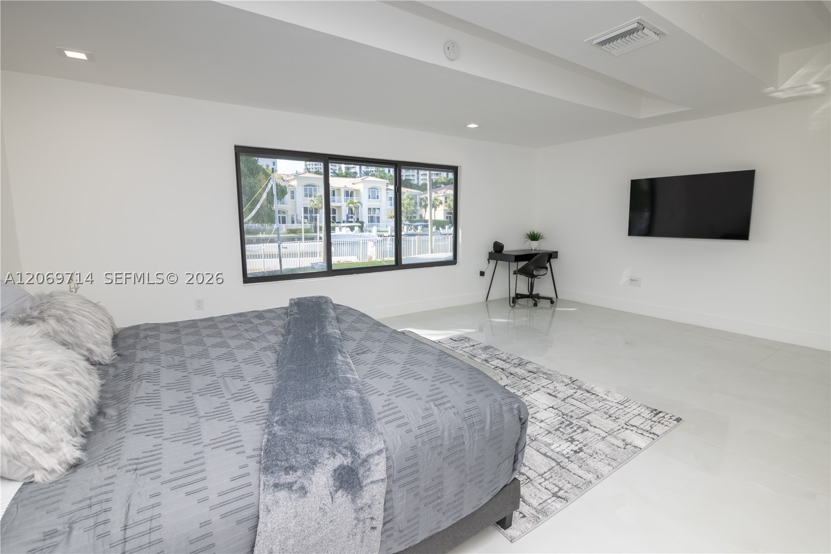 201 Holiday Dr, Hallandale Beach FL 33009