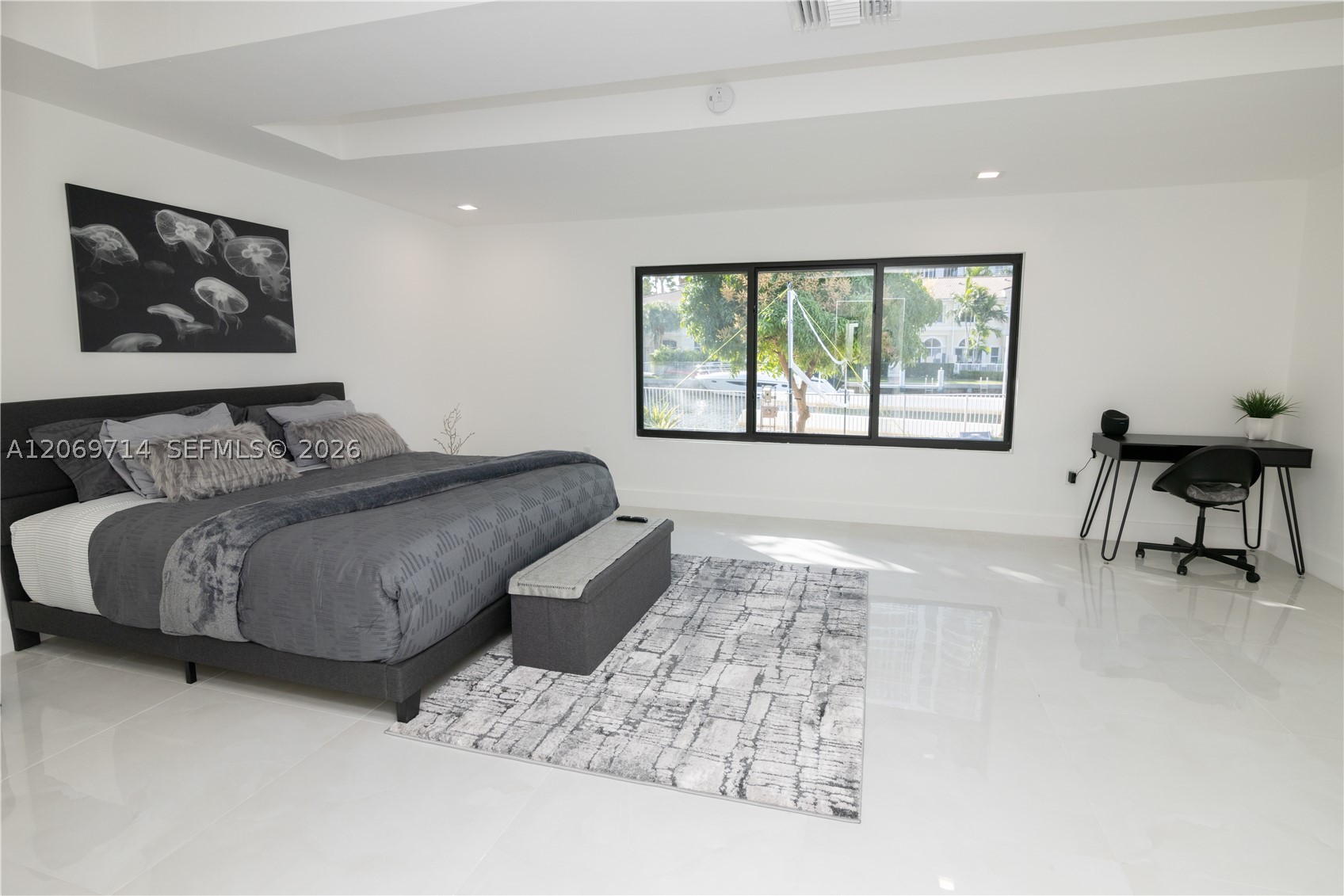 201 Holiday Dr, Hallandale Beach FL 33009