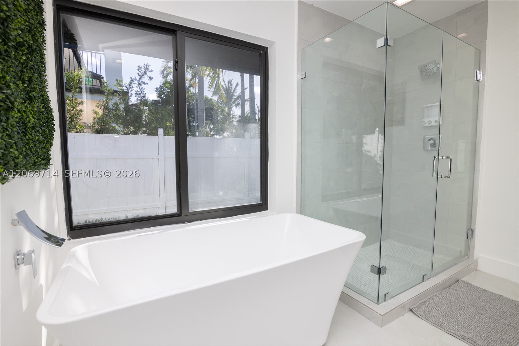 201 Holiday Dr, Hallandale Beach FL 33009