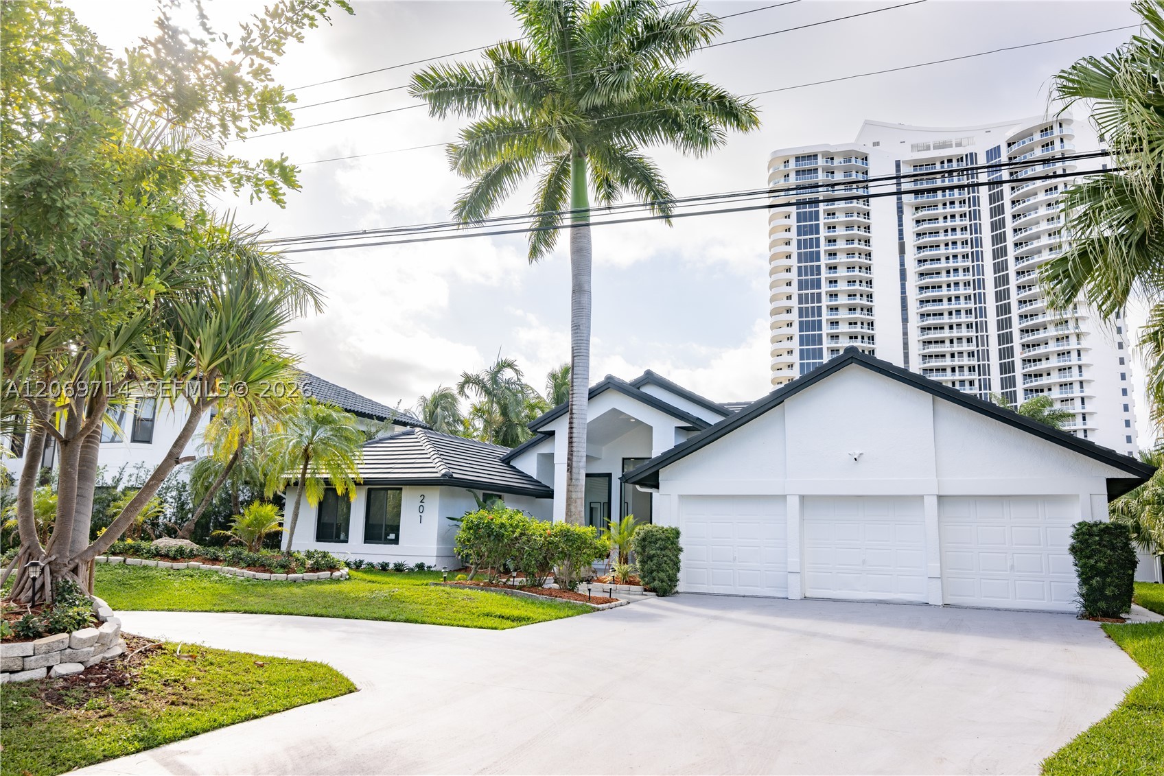 201 Holiday Dr, Hallandale Beach FL 33009