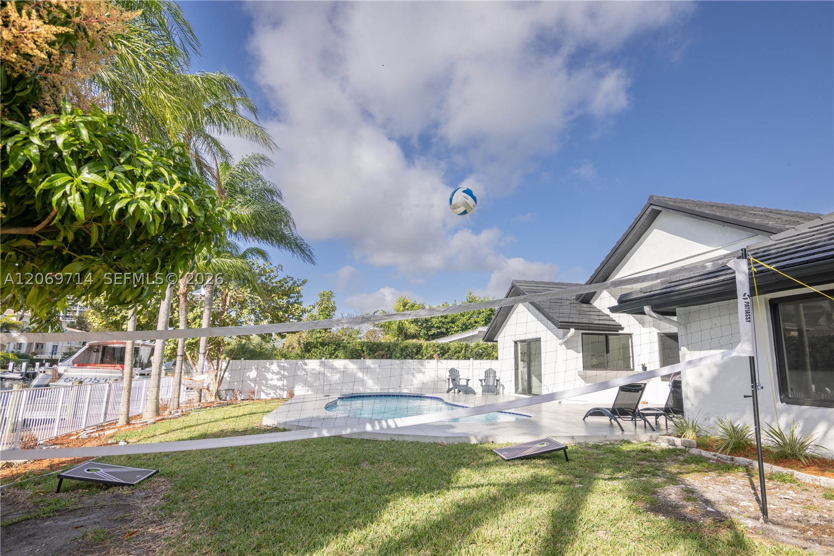 201 Holiday Dr, Hallandale Beach FL 33009