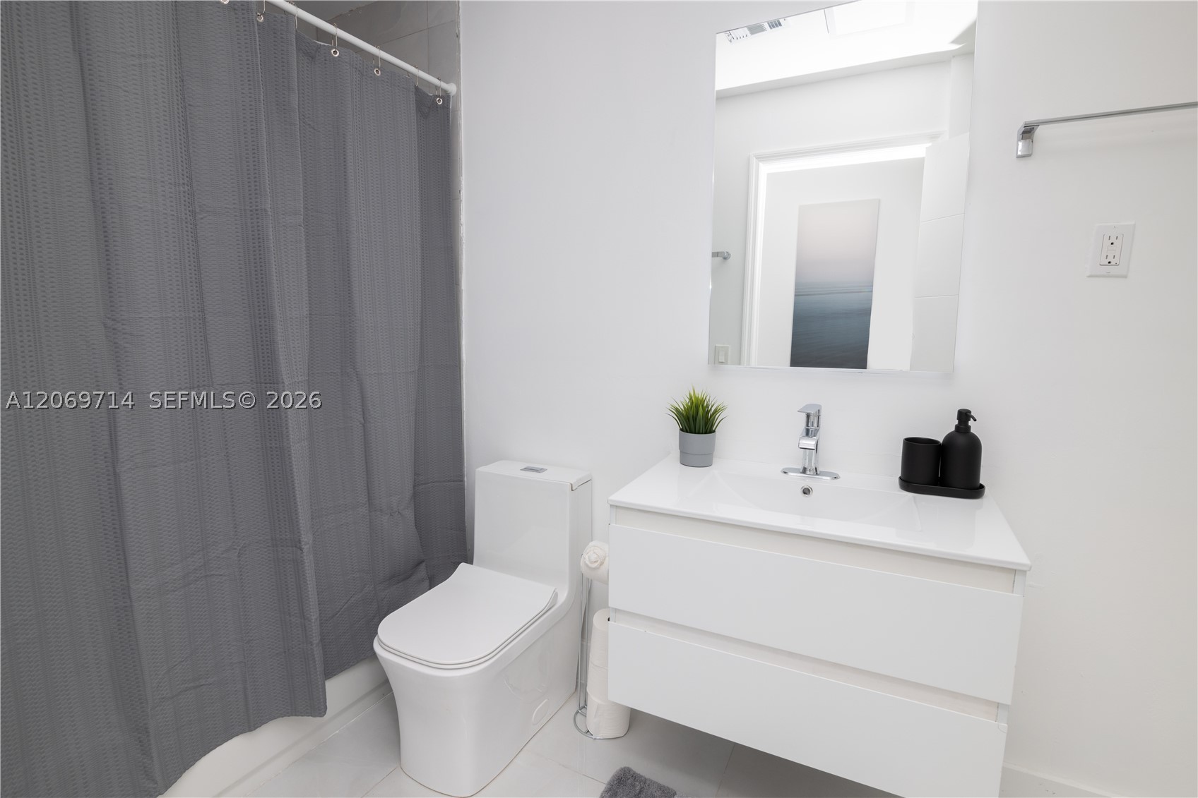 201 Holiday Dr, Hallandale Beach FL 33009