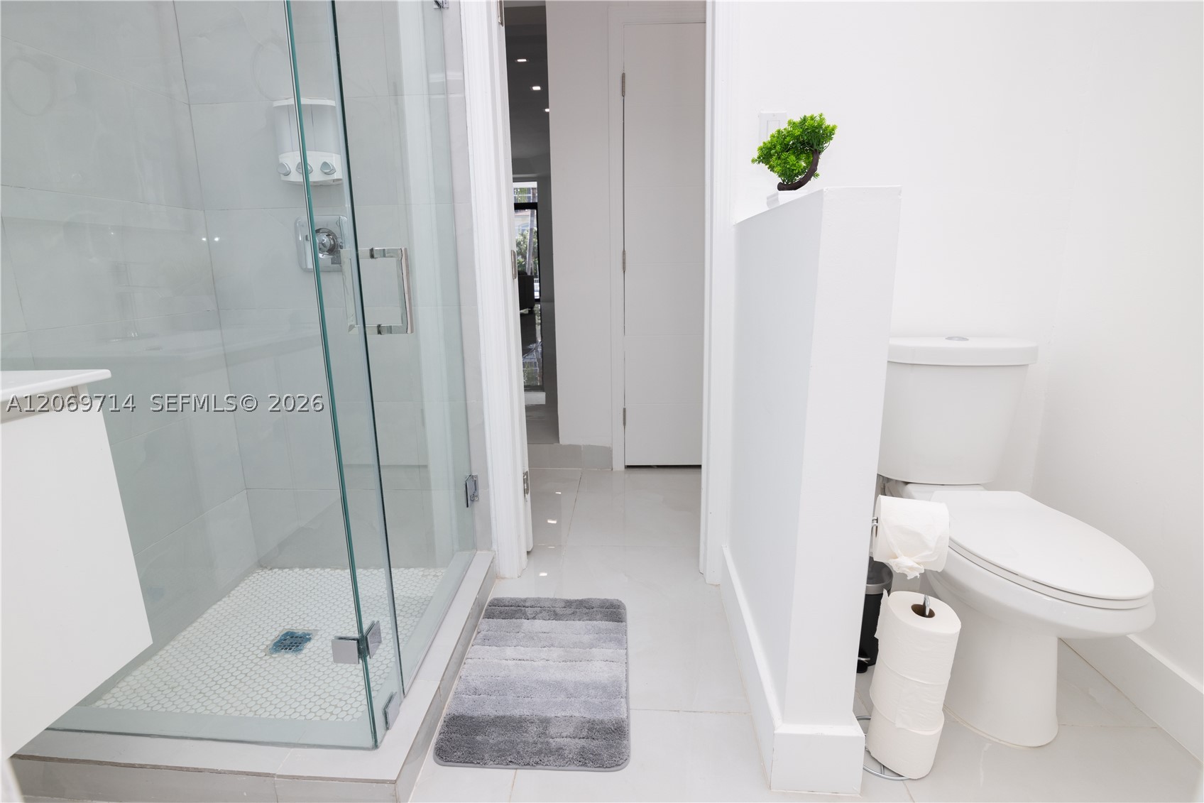201 Holiday Dr, Hallandale Beach FL 33009