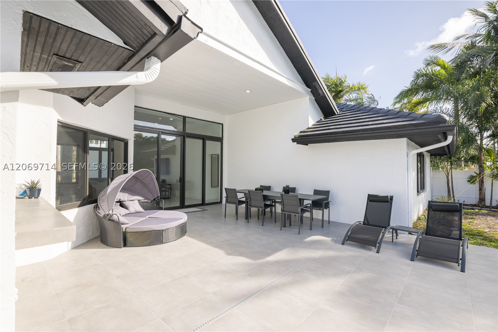 201 Holiday Dr, Hallandale Beach FL 33009