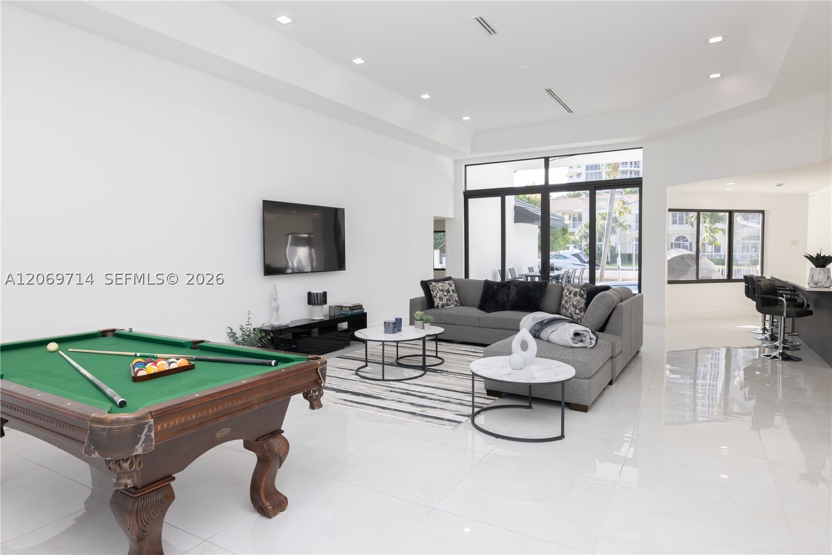 201 Holiday Dr, Hallandale Beach FL 33009