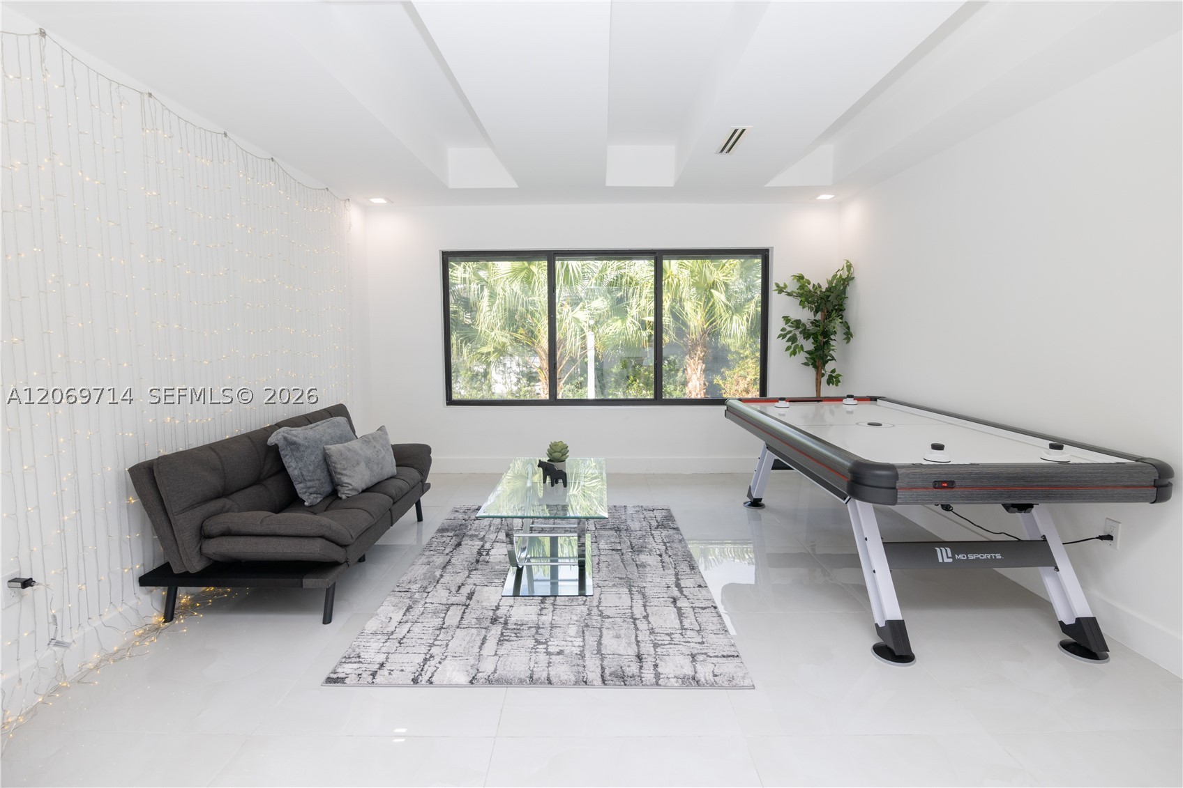 201 Holiday Dr, Hallandale Beach FL 33009