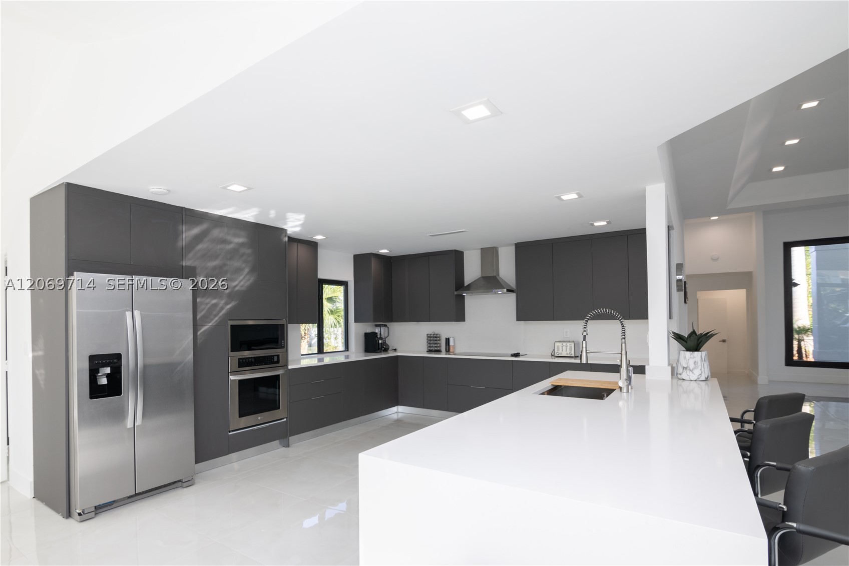 201 Holiday Dr, Hallandale Beach FL 33009