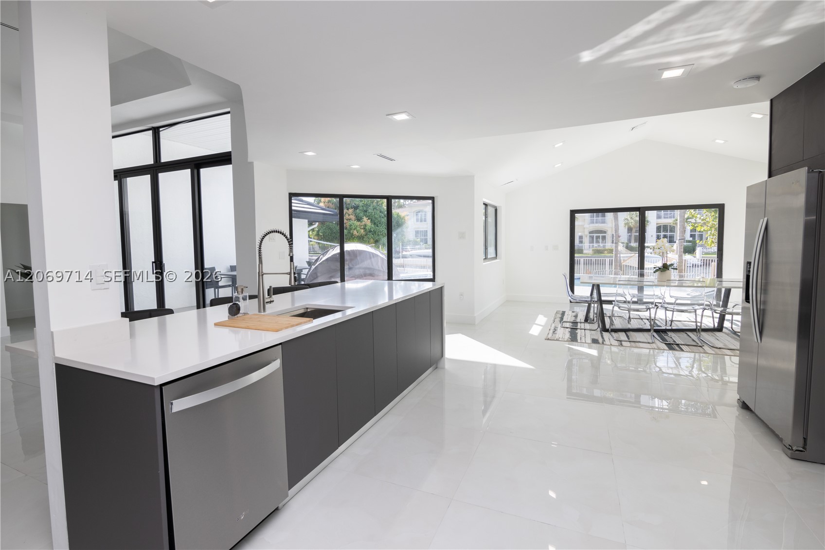 201 Holiday Dr, Hallandale Beach FL 33009