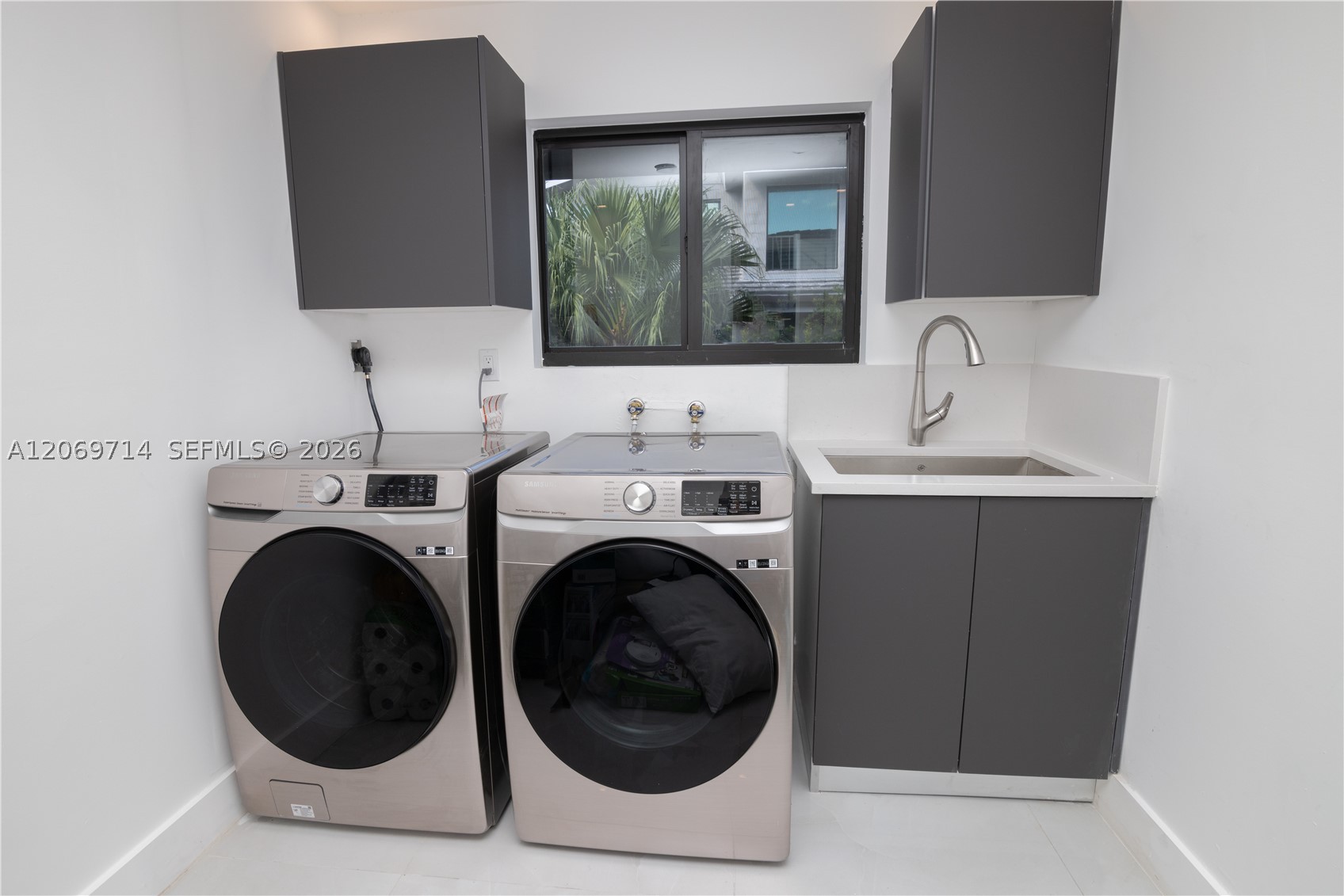 201 Holiday Dr, Hallandale Beach FL 33009