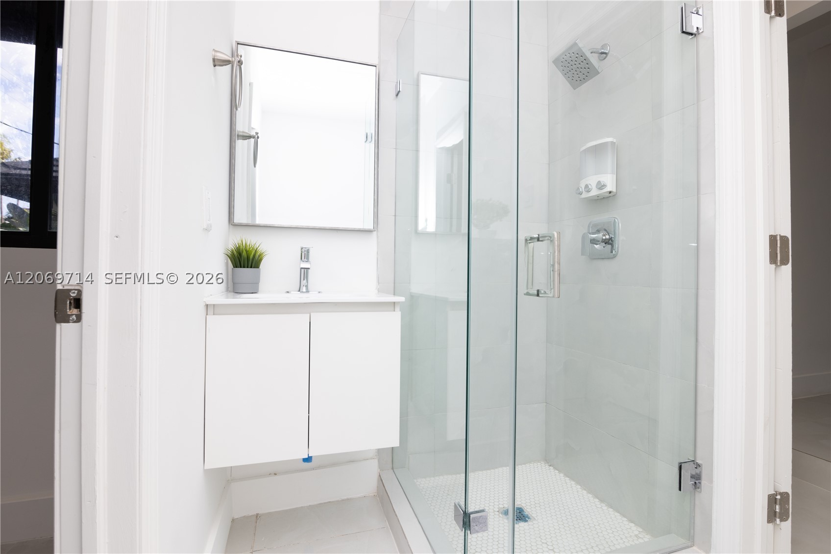 201 Holiday Dr, Hallandale Beach FL 33009
