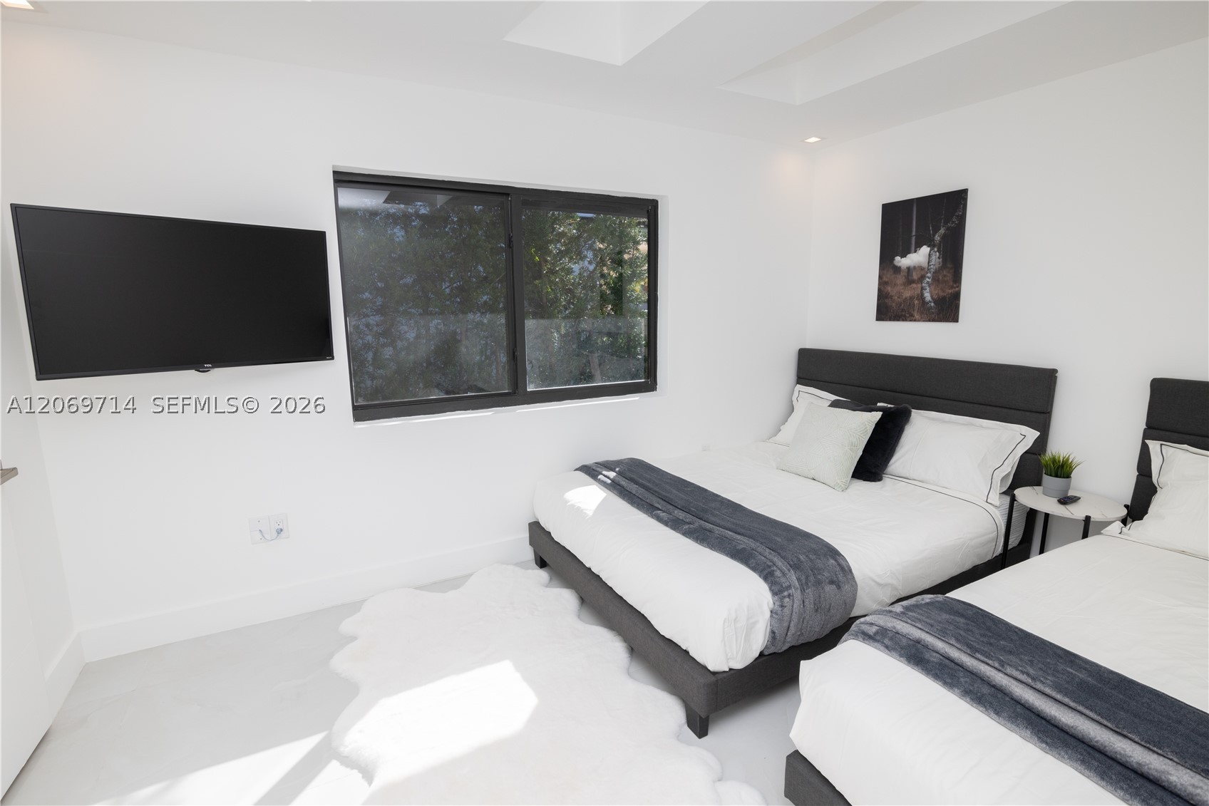 201 Holiday Dr, Hallandale Beach FL 33009