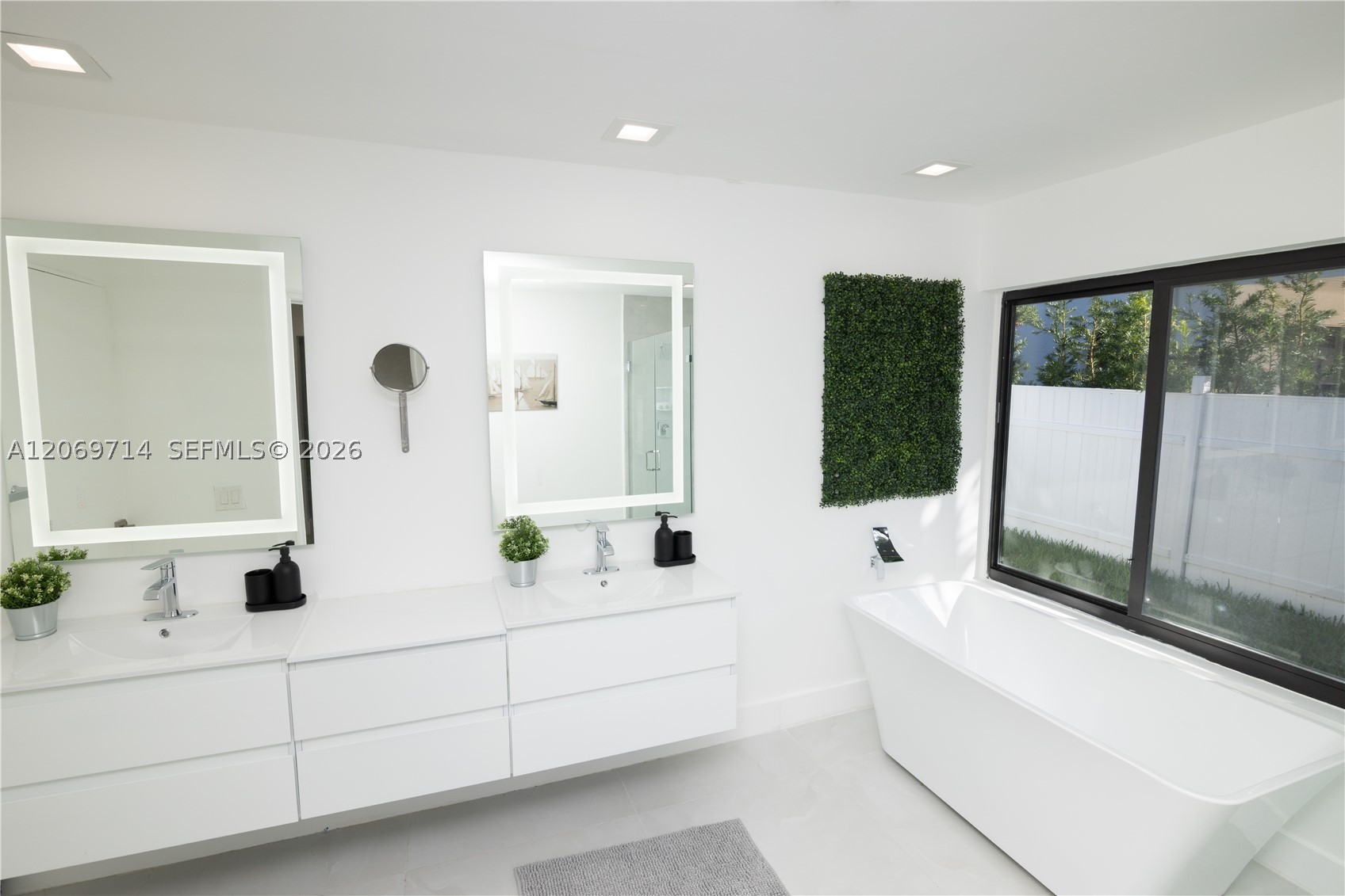 201 Holiday Dr, Hallandale Beach FL 33009
