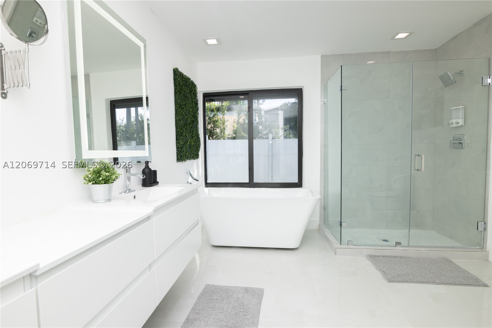 201 Holiday Dr, Hallandale Beach FL 33009
