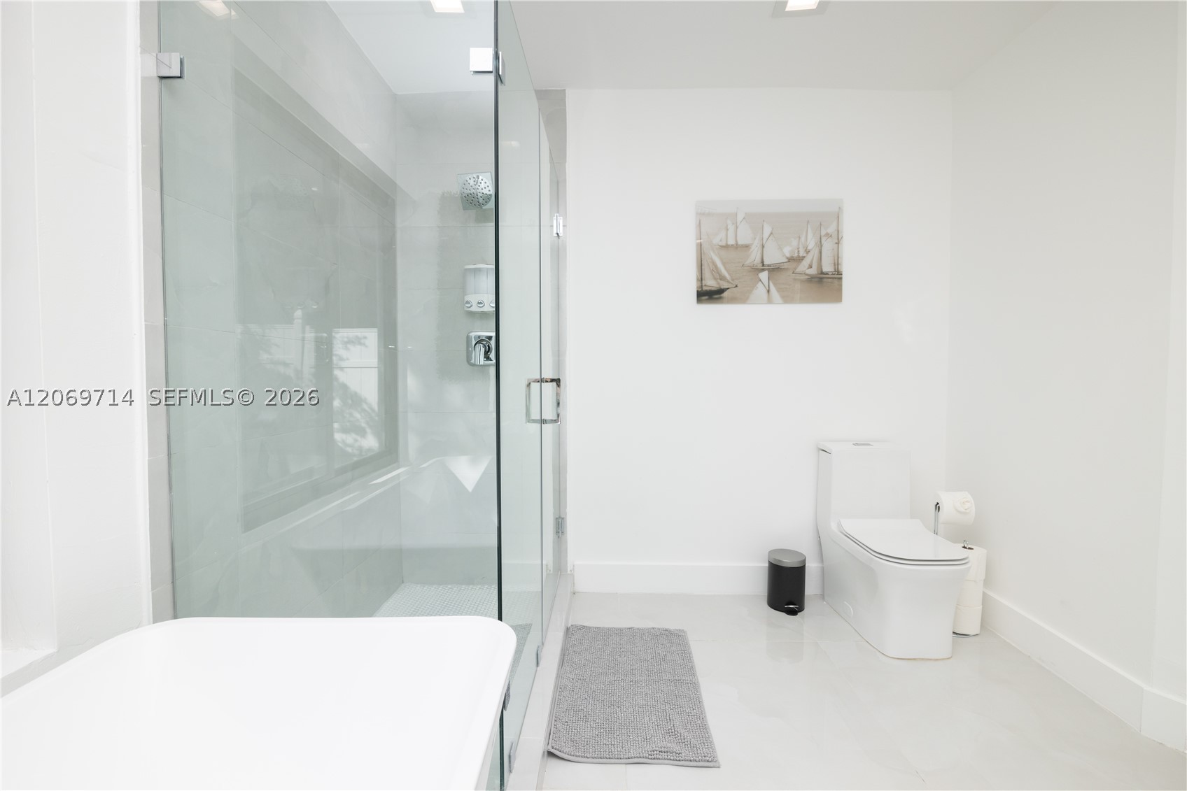 201 Holiday Dr, Hallandale Beach FL 33009