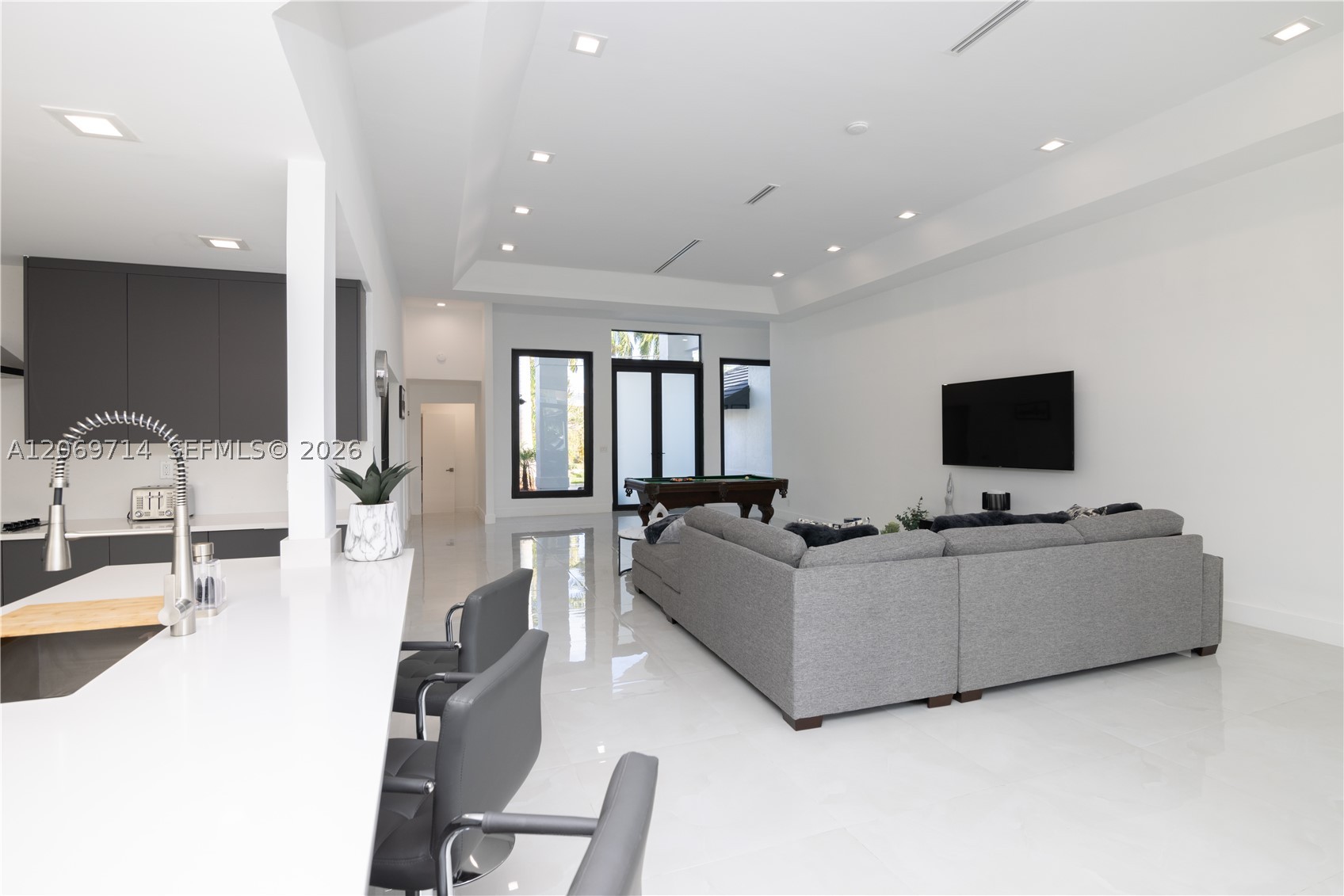 201 Holiday Dr, Hallandale Beach FL 33009