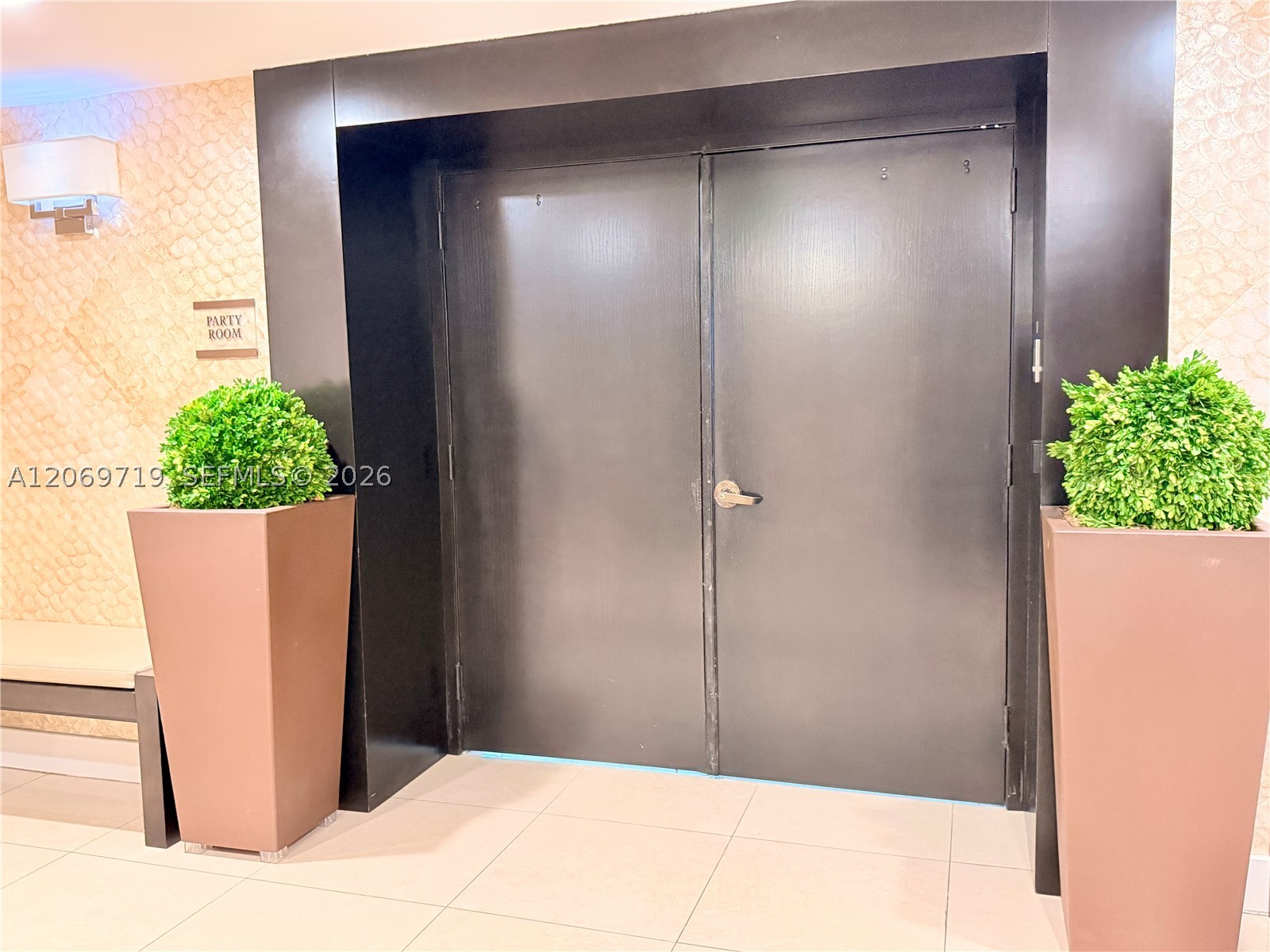 1000 W Island Blvd #1911, Aventura FL 33160