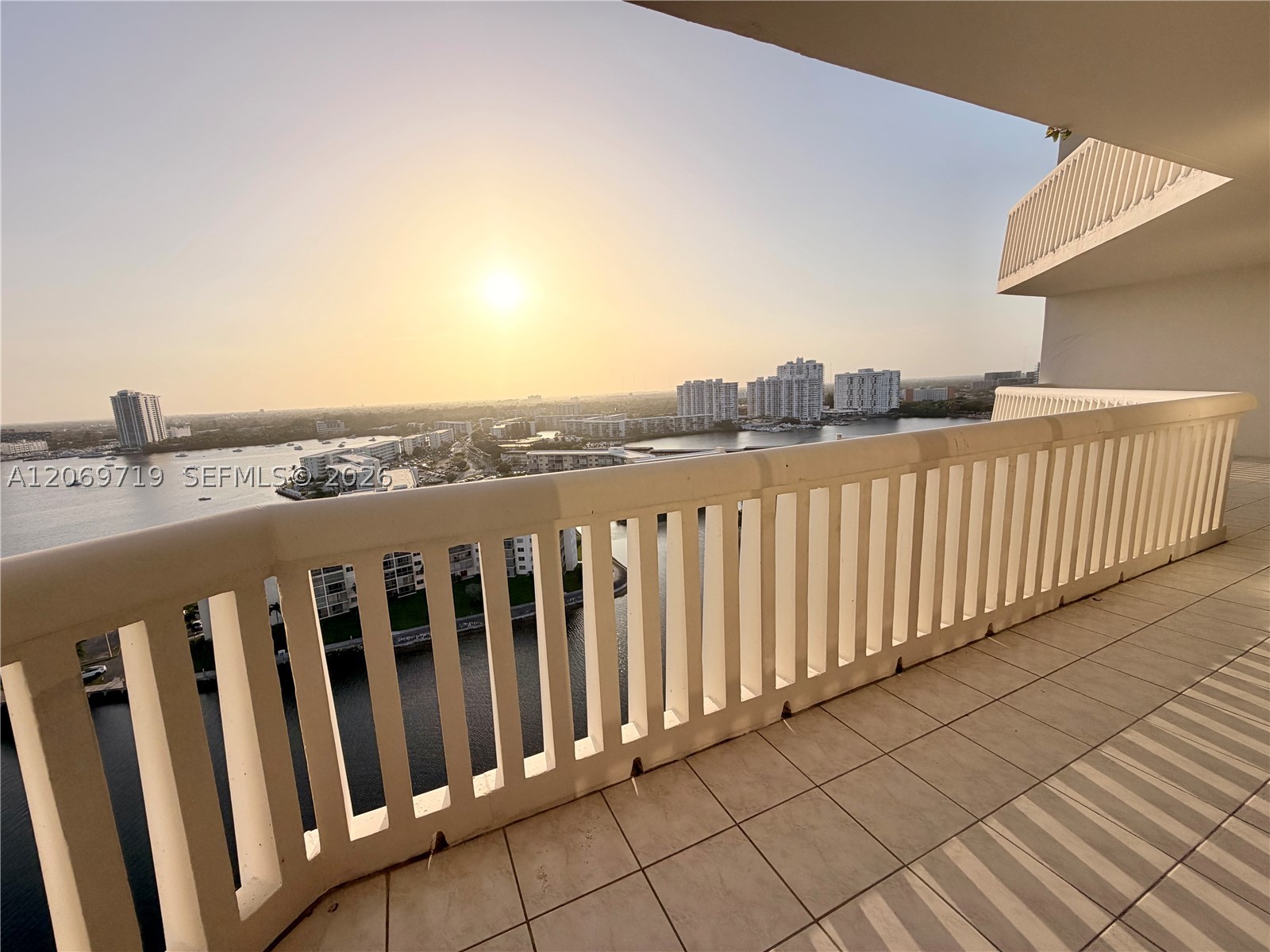 1000 W Island Blvd #1911, Aventura FL 33160