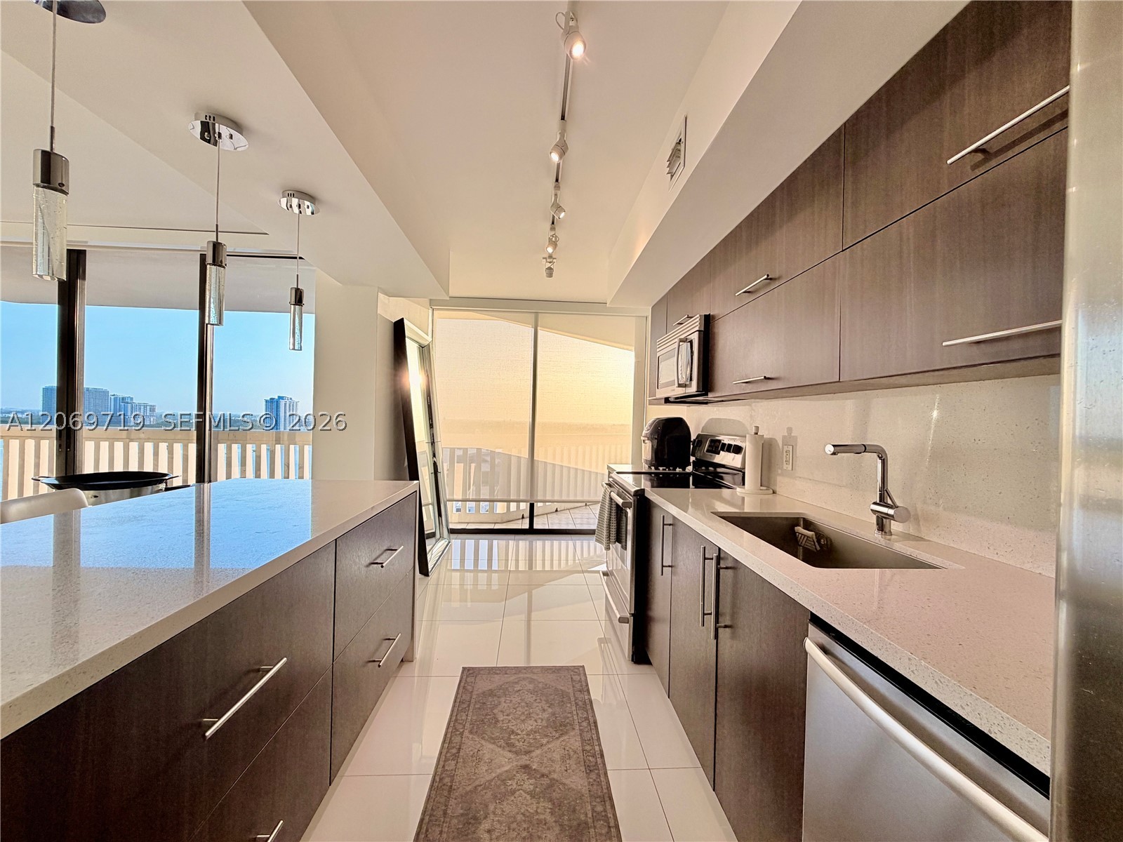 1000 W Island Blvd #1911, Aventura FL 33160