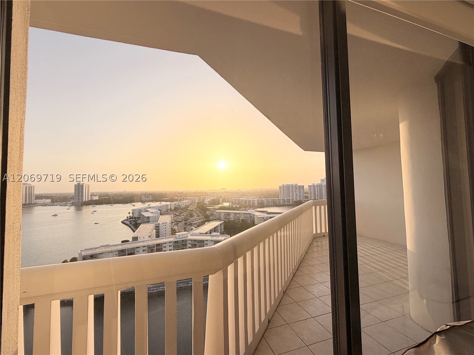 1000 W Island Blvd #1911, Aventura FL 33160