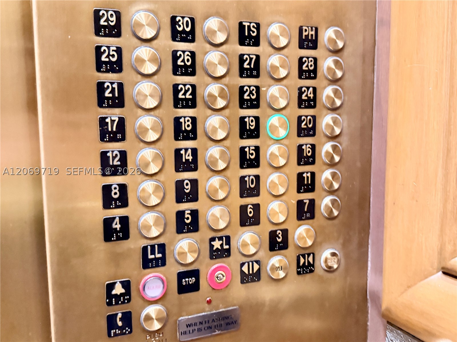 1000 W Island Blvd #1911, Aventura FL 33160