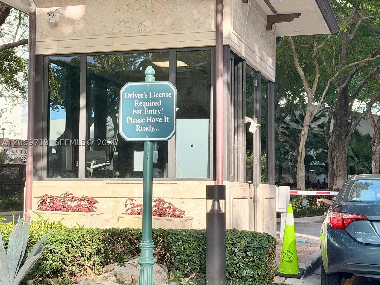 1000 W Island Blvd #1911, Aventura FL 33160