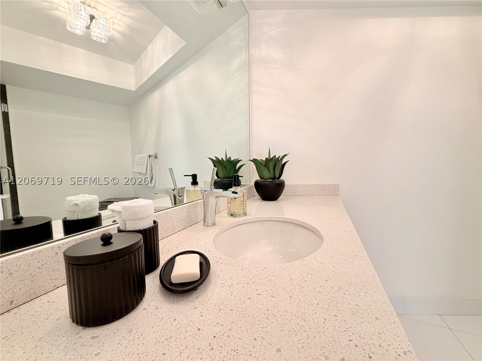 1000 W Island Blvd #1911, Aventura FL 33160