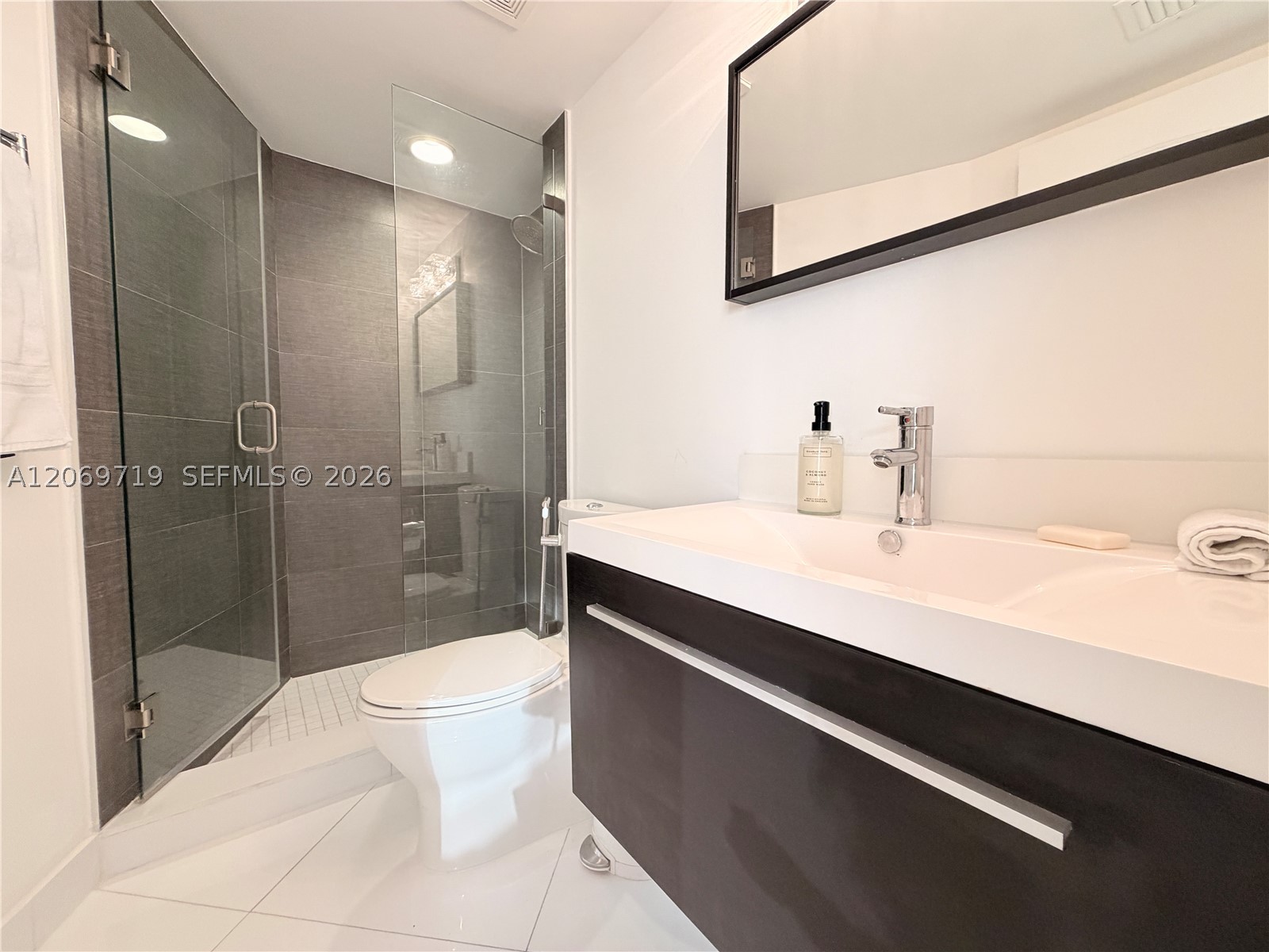 1000 W Island Blvd #1911, Aventura FL 33160