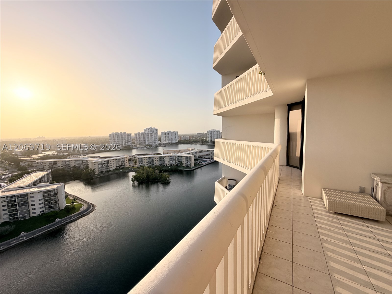 1000 W Island Blvd #1911, Aventura FL 33160