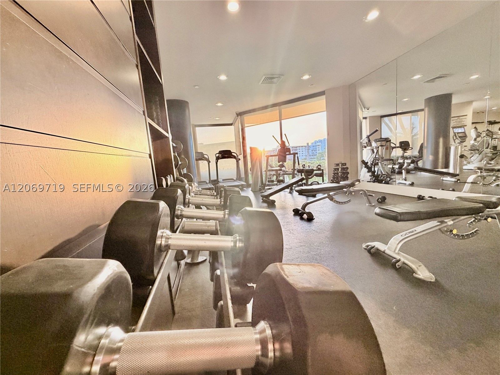 1000 W Island Blvd #1911, Aventura FL 33160