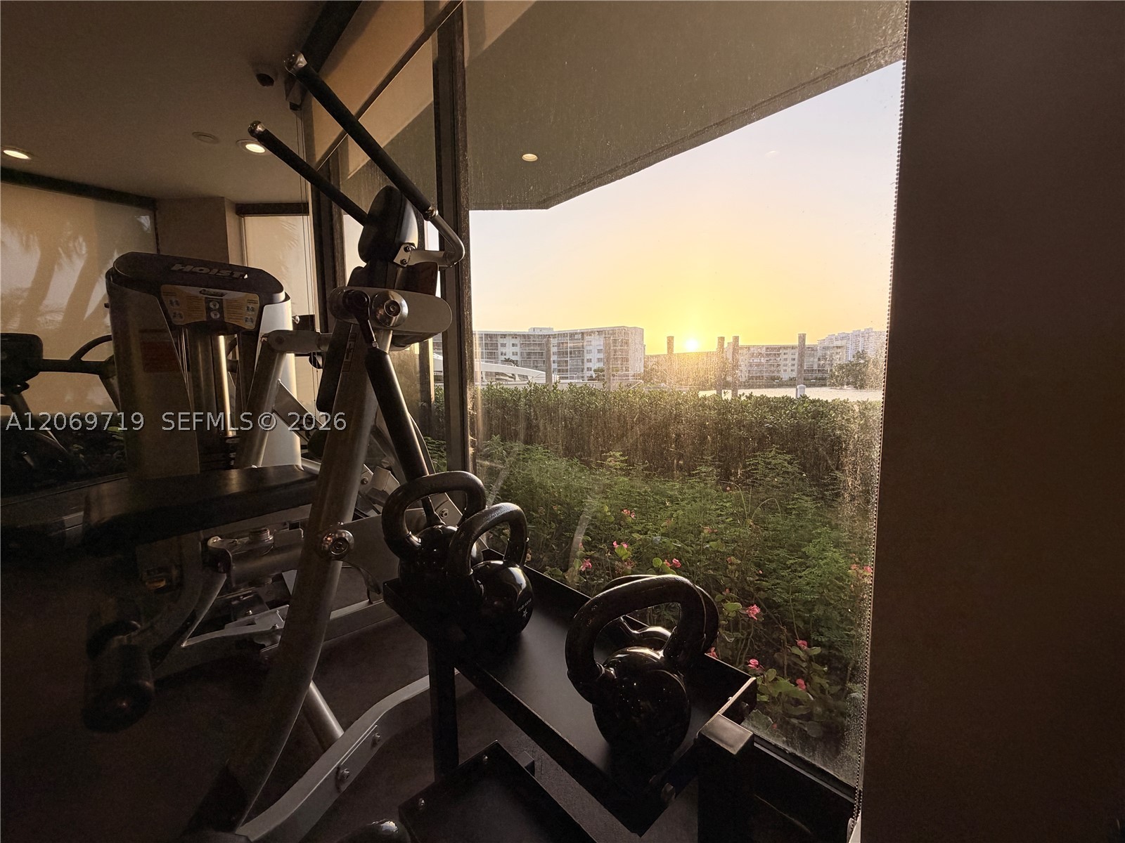 1000 W Island Blvd #1911, Aventura FL 33160