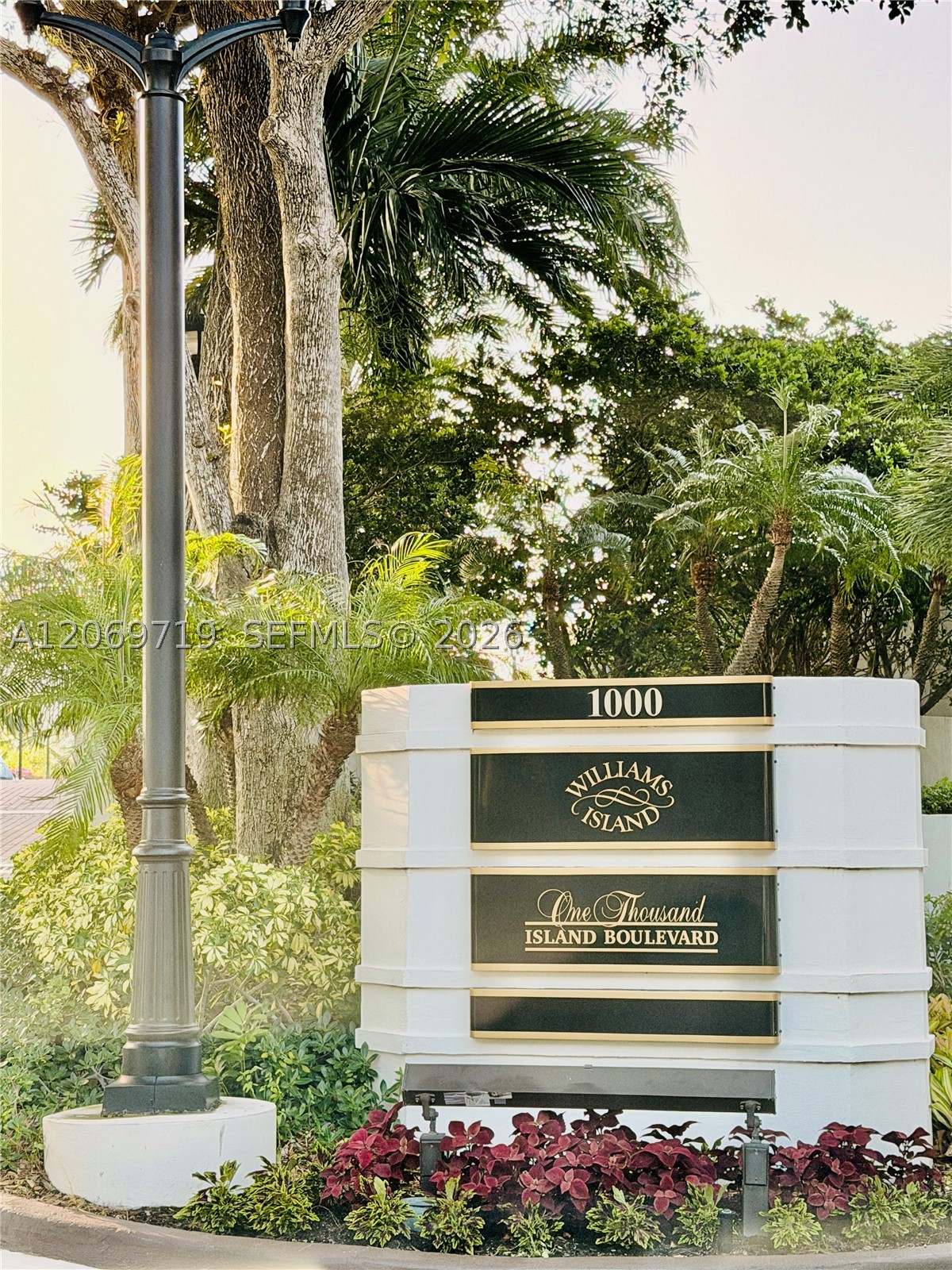 1000 W Island Blvd #1911, Aventura FL 33160