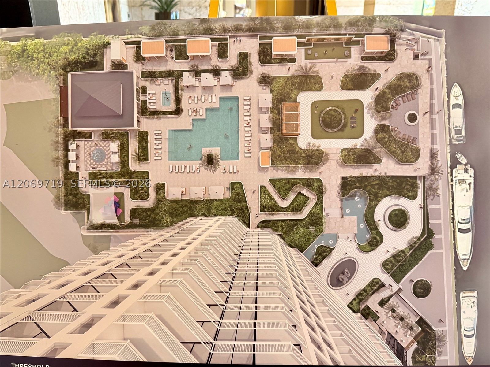 1000 W Island Blvd #1911, Aventura FL 33160