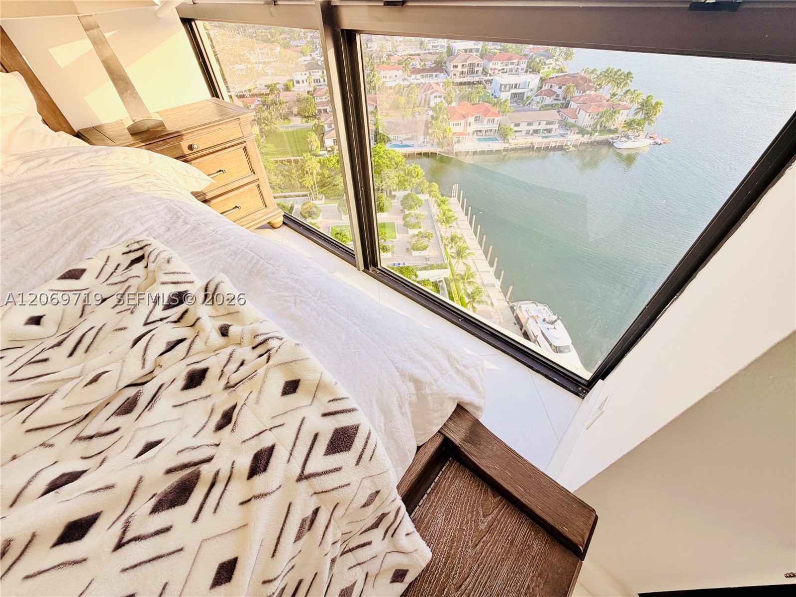 1000 W Island Blvd #1911, Aventura FL 33160