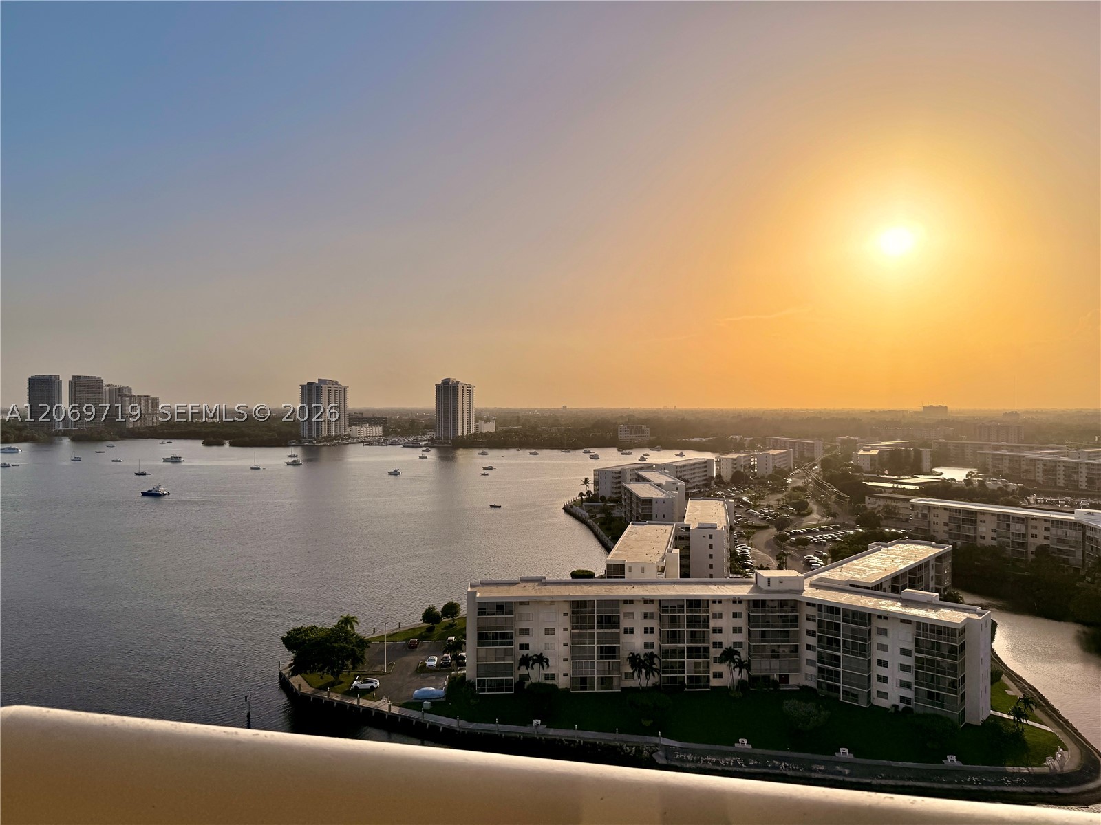 1000 W Island Blvd #1911, Aventura FL 33160