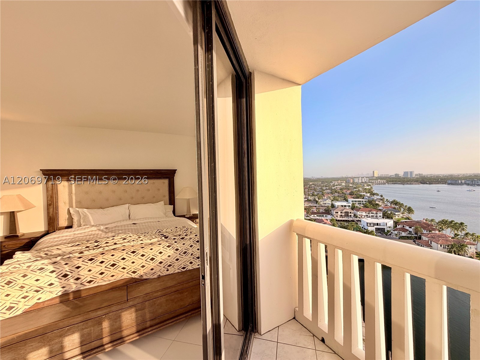 1000 W Island Blvd #1911, Aventura FL 33160
