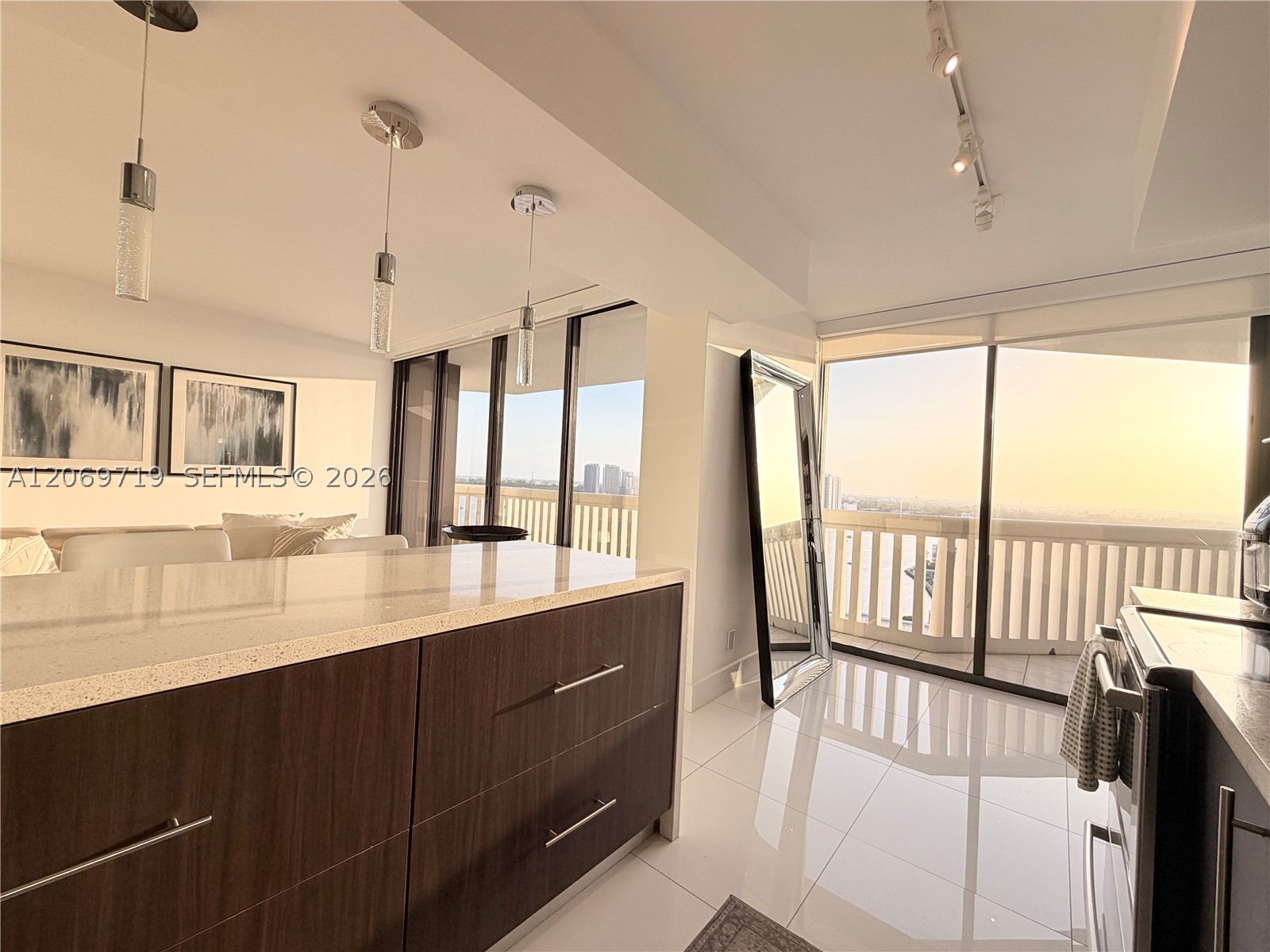 1000 W Island Blvd #1911, Aventura FL 33160