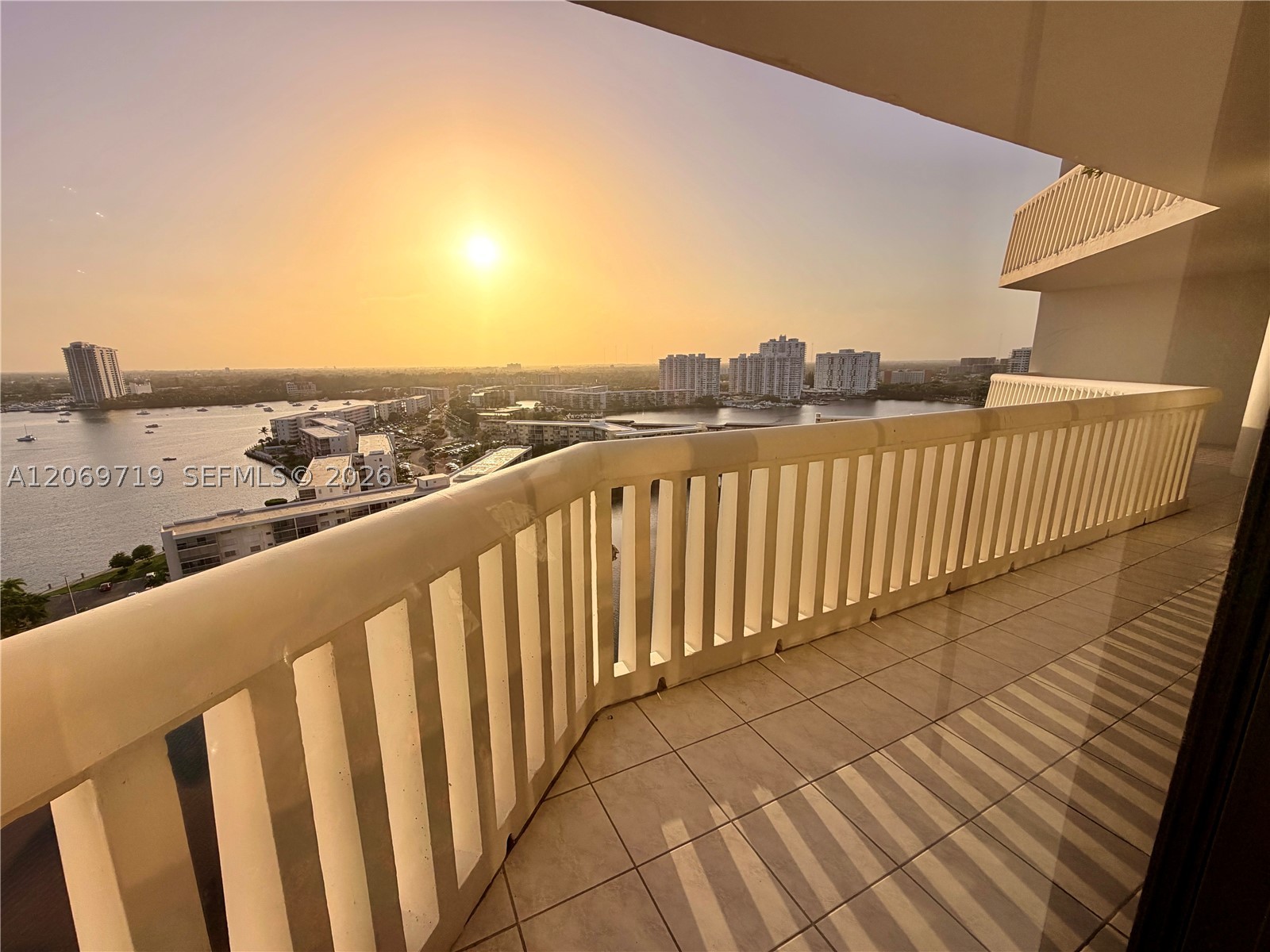 1000 W Island Blvd #1911, Aventura FL 33160