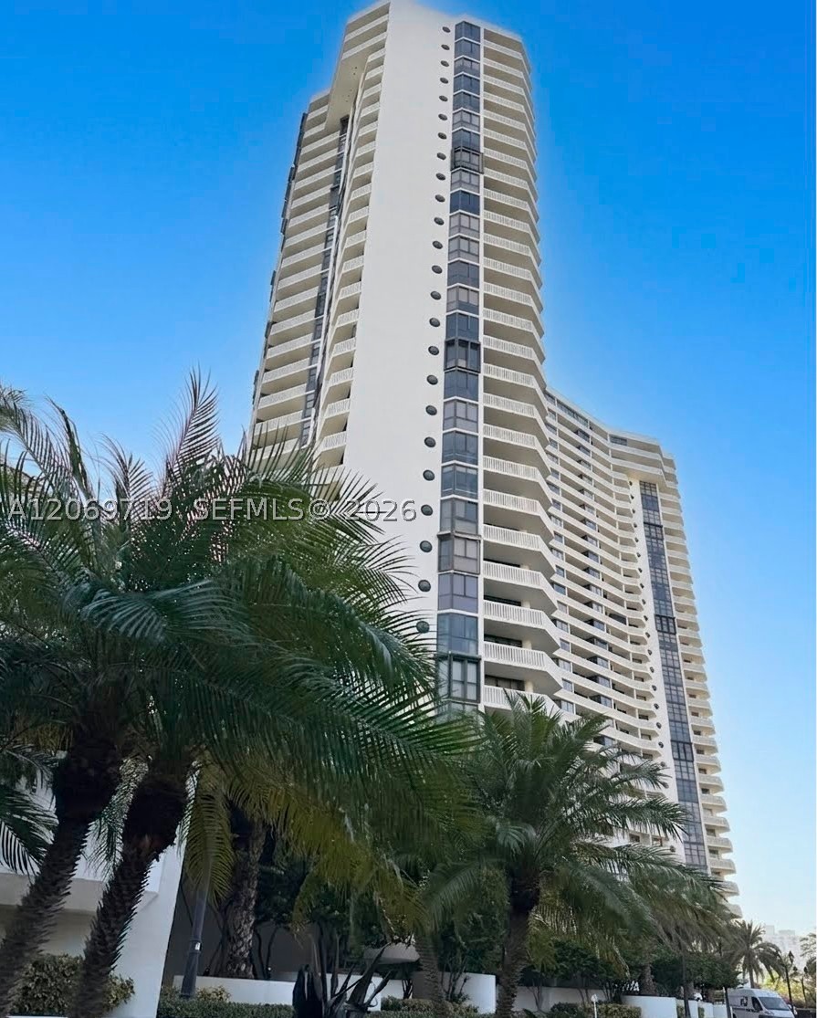 1000 W Island Blvd #1911, Aventura FL 33160