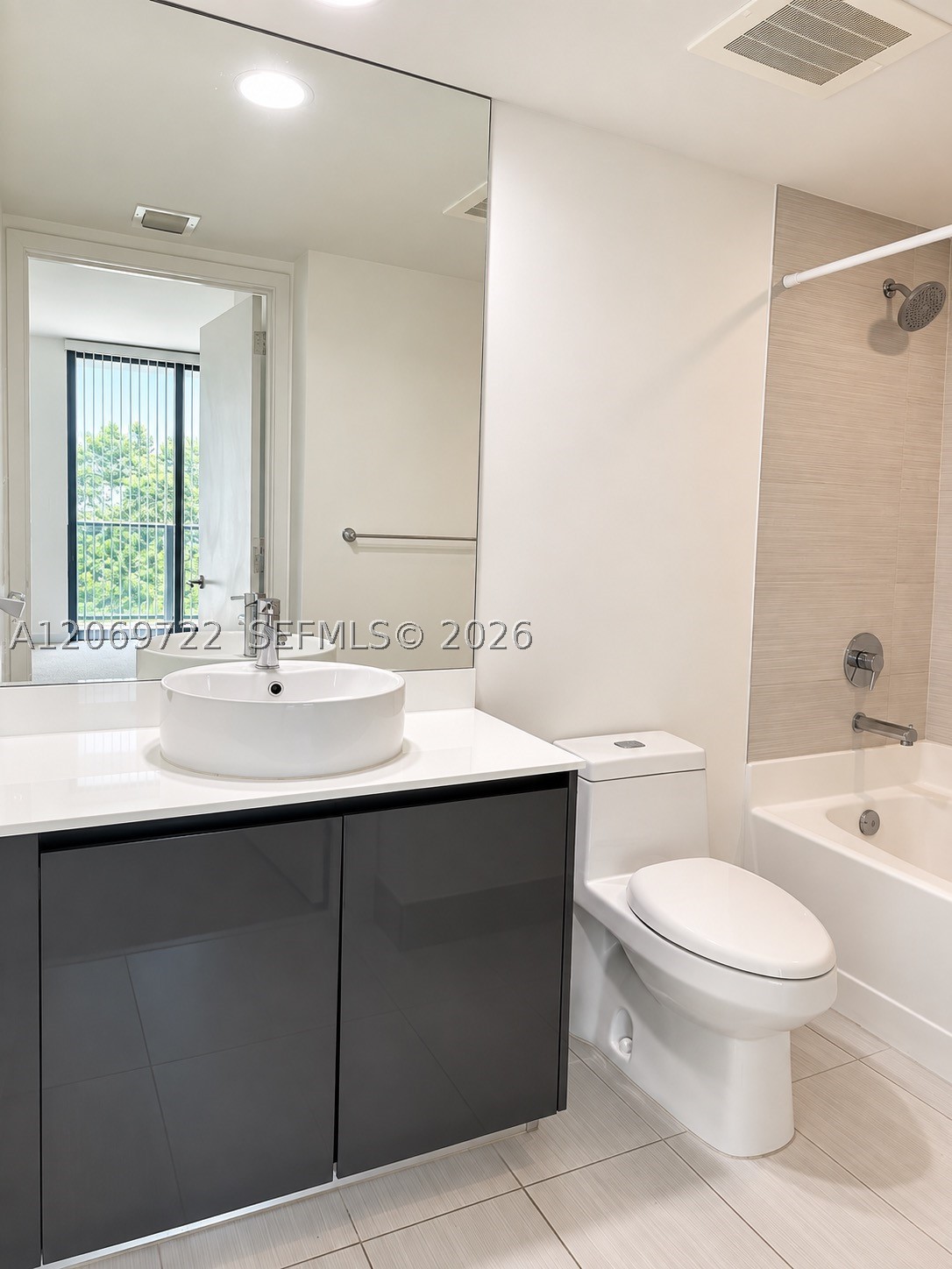 31 SE 6th St #405, Miami FL 33131